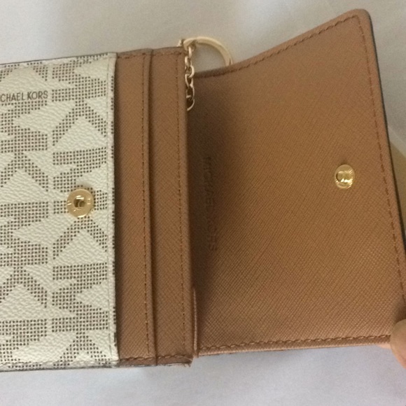 MICHAEL KORS CARD HOLDER with KEYCHAIN - Picture 8 of 8